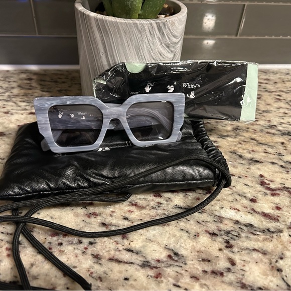 Off-White Gray Bold Frame Sunglasses - Picture 1 of 6